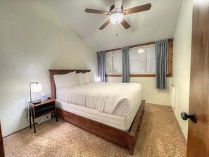 2 عدّة غرف نوم  ومكواة/لوح كي وواي فاي وملاءات أسرّة