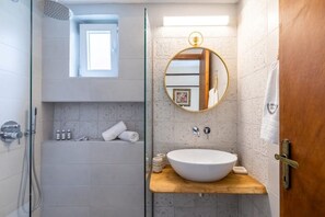 Shower, hair dryer, towels, soap - Cottage Cozy Studio (Yianna Cottage Studios) (Skopelos)