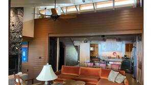 Living area - Private Sanctuary In The Hawaiian Cloud Forest (Kailua-Kona)