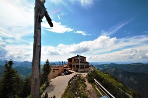 A mountain lodge with a view of the surrounding landscape.