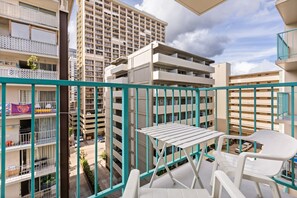 Property grounds - Aqua Aloha Surf Waikiki 703 | City Views – Pool & BBQ (Honolulu)