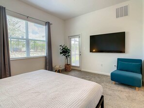 2 dormitorios, escritorio, tabla de planchar con plancha y wifi