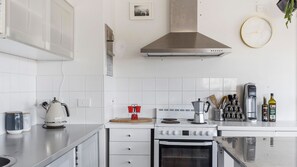 Frigorífic, microones, forn i placa de cuina