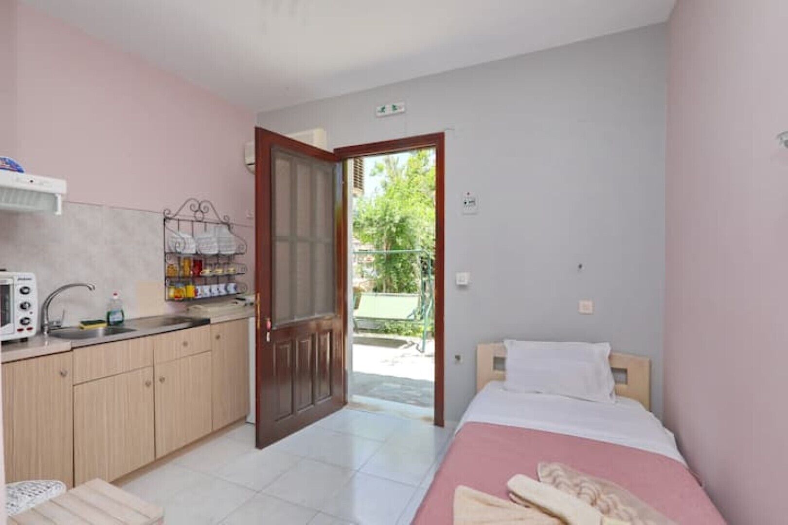 2 عدّة غرف نوم وواي فاي وملاءات أسرّة