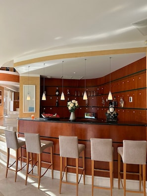 Bar (on property) - Luxury villa & breathtaking view (Villefranche-sur-Mer)