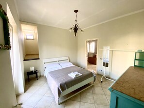 2 bedrooms, WiFi, bed sheets - Villa Elisa II floor (Minturno)