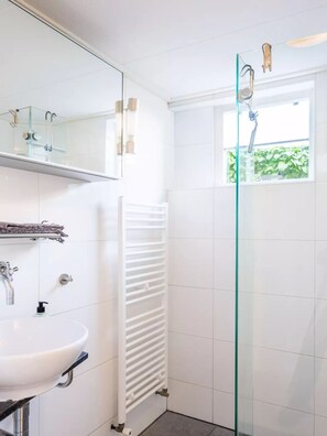 Shower, towels - Holiday home Roosje Egmond aan den Hoef (Egmond aan den Hoef)