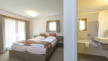 Family Room | Free WiFi, bed sheets
