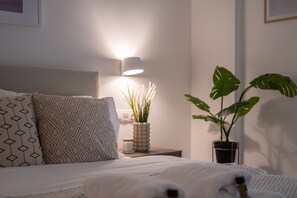 Superior-Apartment | 2 Schlafzimmer, Zimmersafe, individuell dekoriert