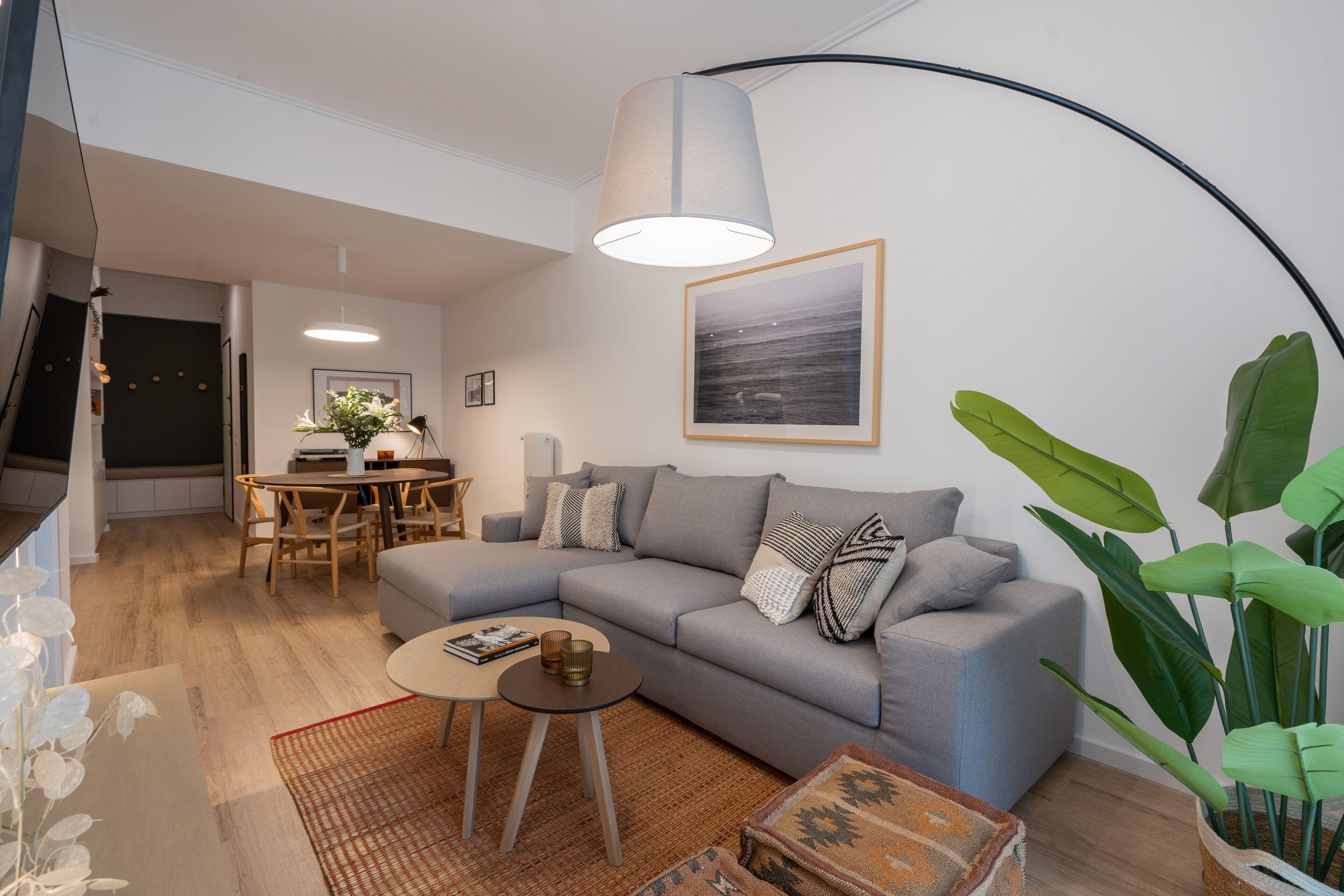 Appartement Supérieur | Coin séjour | TV connectée de 43 pouces avec chaînes numériques, télévision