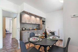 تناول الطعام