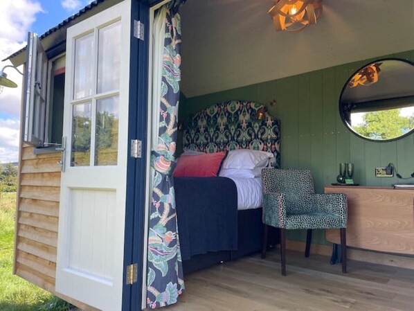 1 室のベッドルーム、アイロン / アイロン台、WiFi (無料)、ベッドシーツ