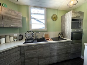 Fridge, microwave, oven, coffee/tea maker