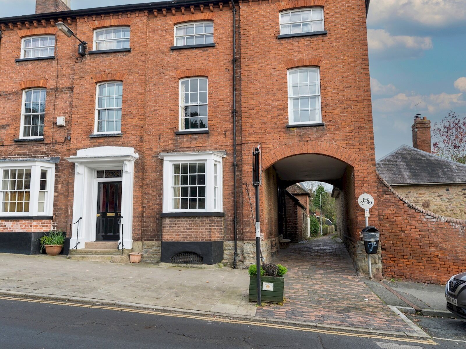 المنشأة من الخارج