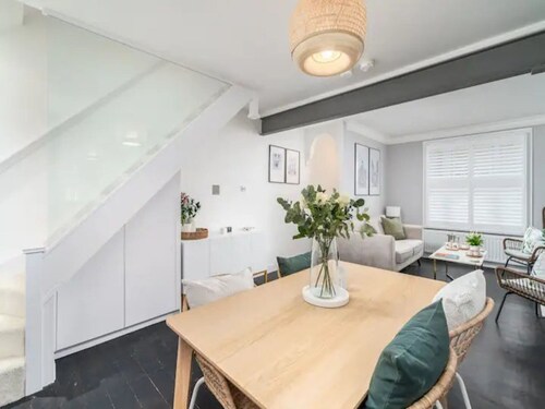 Pass the Keys | Luxury 2 Bedroom Townhouse in Central St Albans