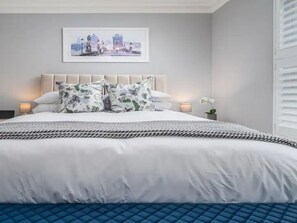 2 dormitorios, tabla de planchar con plancha, wifi gratis y ropa de cama