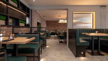 Full breakfast on weekdays (GBP 16.95 per person)