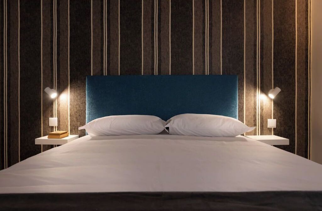 Caja de seguridad en la habitación, cuna de viaje, wifi y ropa de cama 