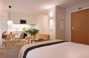Zimmersafe, Reisekinderbett, WLAN, BettwÀsche
