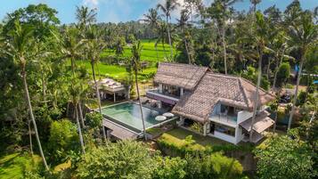 Vila, 6 quartos, para fumantes, piscina particular | Fachada