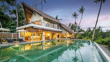 Vila, 6 quartos, para fumantes, piscina particular | Piscina