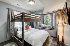 2 bedrooms, iron/ironing board, travel cot, WiFi