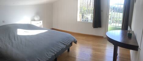 5 bedrooms, WiFi, bed sheets