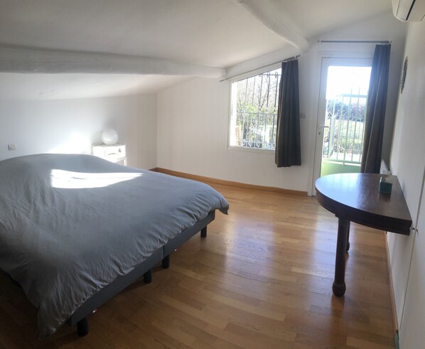 5 bedrooms, WiFi, bed sheets