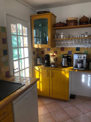 Kühlschrank, Ofen, Herdplatte, Geschirrspüler