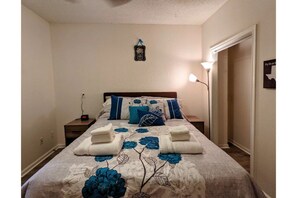 2 habitaciones, escritorio, tabla de planchar con plancha y wifi gratis