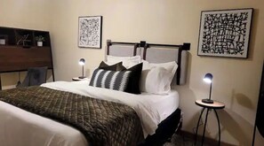 2 bedrooms, wheelchair access - Magnolia 1 bedroom private unit with private patio (Austin)