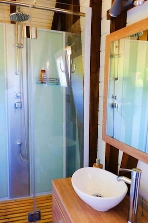 Bathroom - Bungalow on a hillside (Le Morne Rouge)