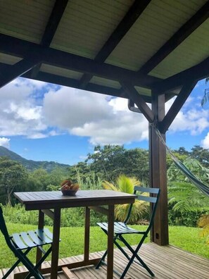 Outdoor dining - Bungalow on a hillside (Le Morne Rouge)