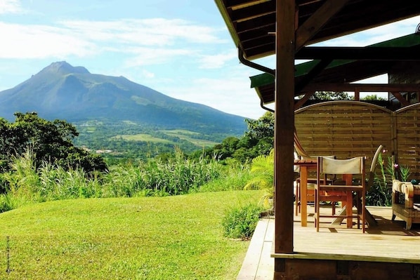 Outdoor dining - Bungalow on a mountainside (Le Morne Rouge)