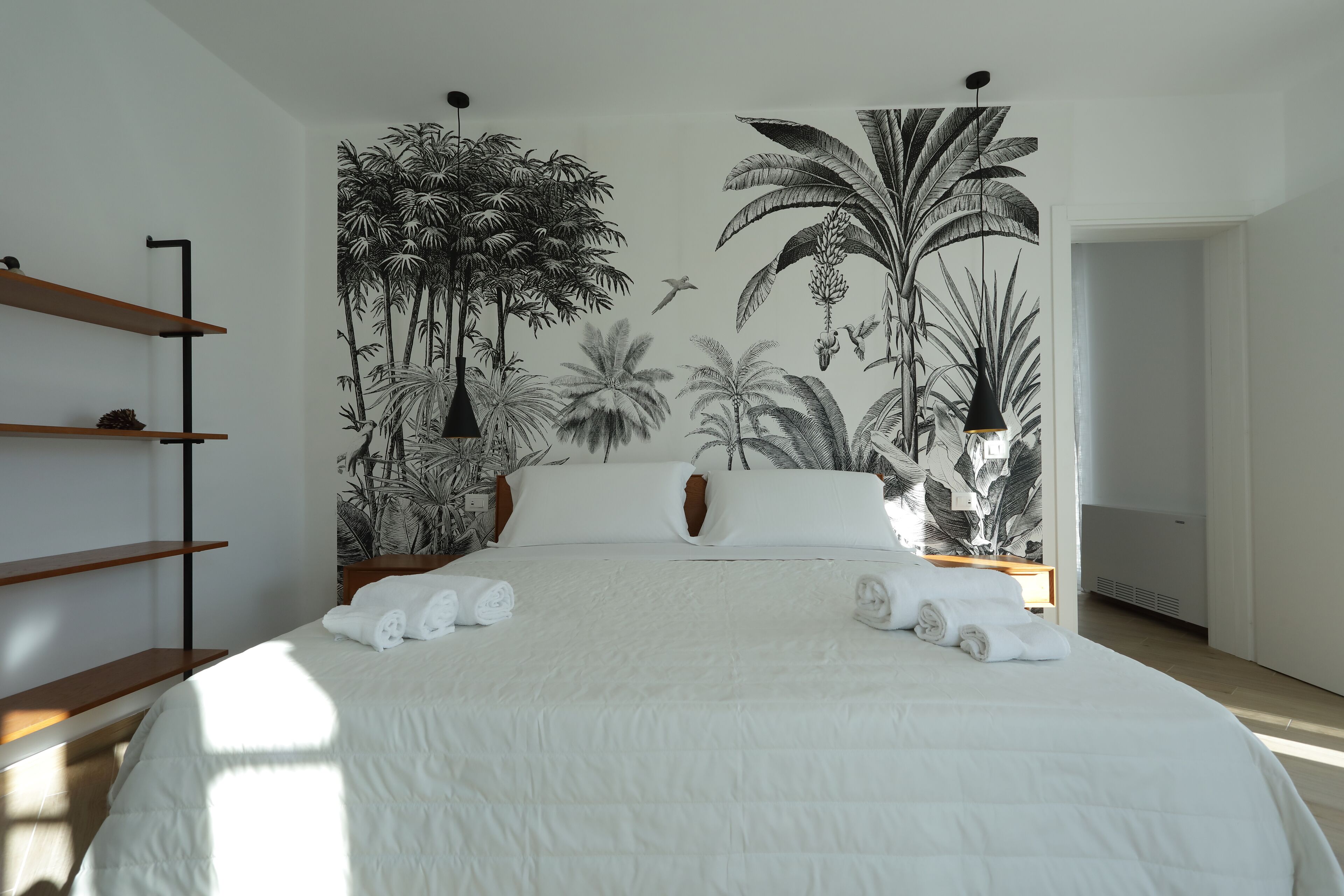 Suite | Premium bedding, down comforters, Select Comfort beds, in-room safe