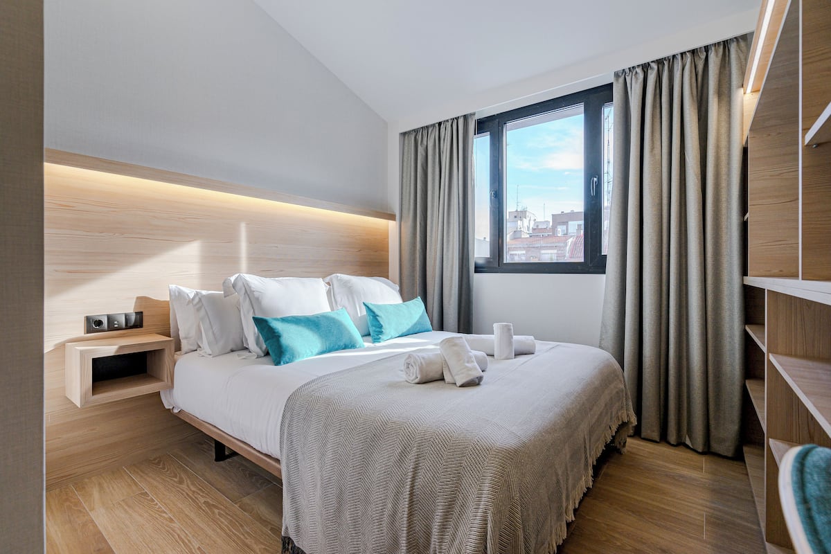 Estudio Planta Baja con Terraza | In-room safe, iron/ironing board, free WiFi, bed sheets