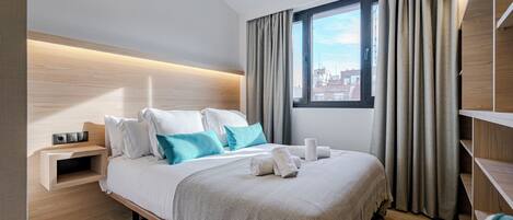 Safe på rommet, strykejern/-brett, wi-fi (inkludert) og sengetøy