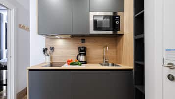 Standard Studio | Private kitchen | Mini-fridge, microwave, stovetop, toaster