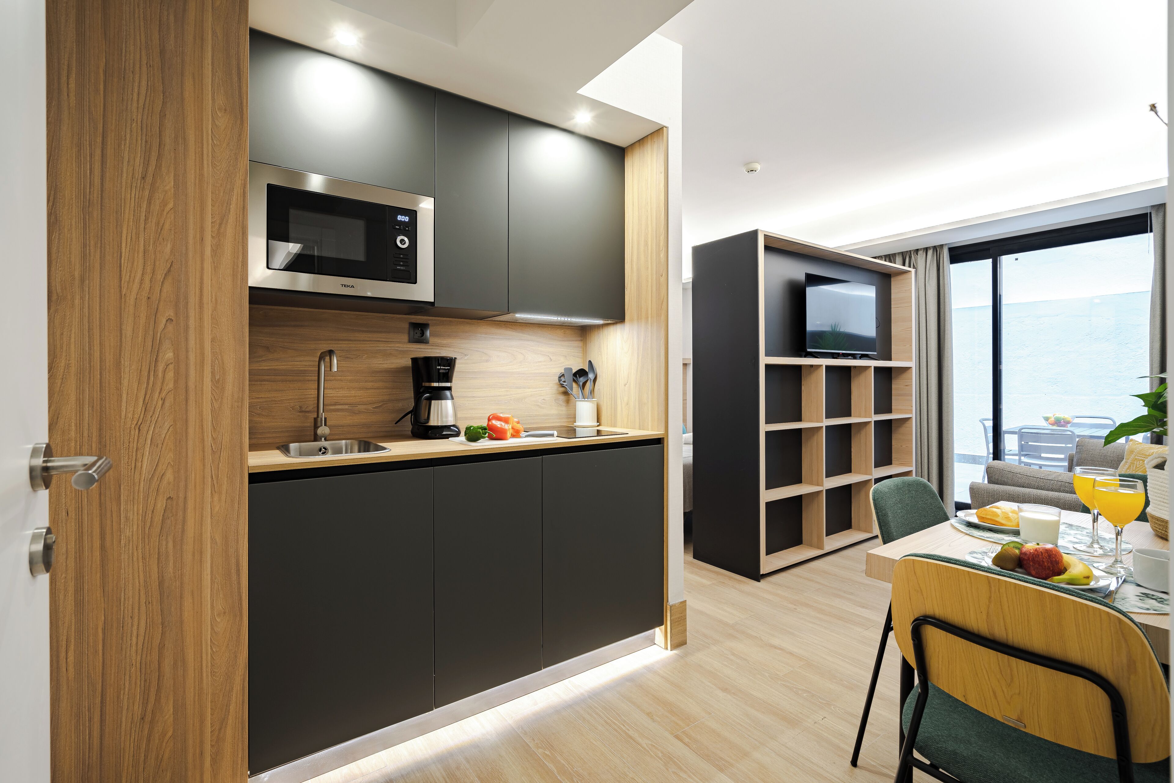 Estudio Planta Baja con Terraza | ครัวส่วนตัว | ตู้เย็นเล็ก, ไมโครเวฟ, เตาประกอบอาหาร, เตาปิ้งขนมปัง