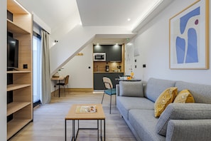 Living area - Feelathome Ventas Suites (Madrid)