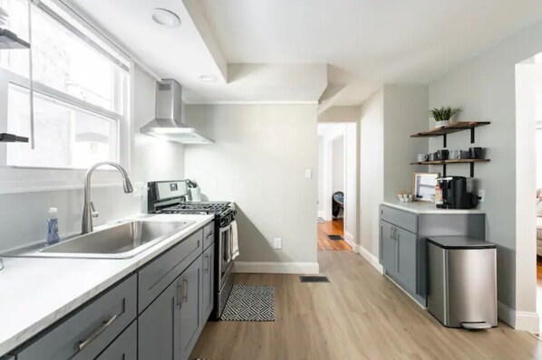 冰箱、微波炉、烤箱、炉灶