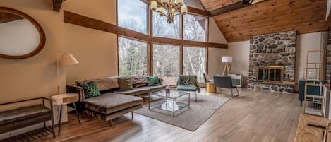 Smart TV, fireplace, ping pong
