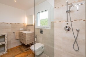 Bathroom - Apartment with community pool and sea view (Begur)