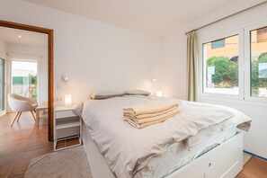 2 bedrooms, iron/ironing board - Apartment with community pool and sea view (Begur)