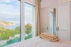 2 Schlafzimmer, Bügeleisen/Bügelbrett