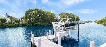 Waterfront! Boat Dock and Guesthouse
