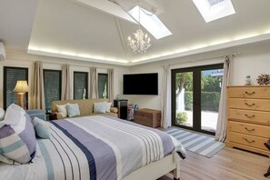 5 Schlafzimmer, Schreibtisch, Bügeleisen/Bügelbrett, kostenloses WLAN