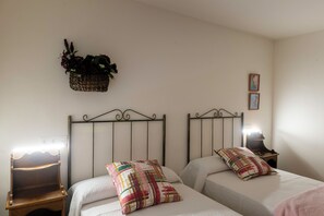 3 bedrooms, free WiFi, bed sheets, wheelchair access