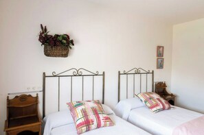 3 quartos, Wi-Fi de cortesia, roupa de cama