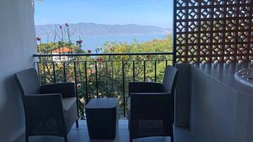 Suite estudio clásica | Escritorio, espacio para trabajar con laptop y cortinas blackout